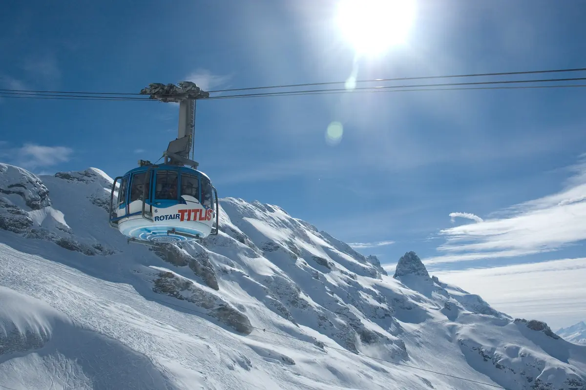 A Titlis Rotair cabin above the snow